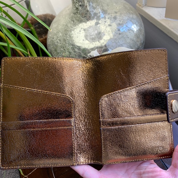 SOLD⛔️Authentic J.Crew Metallic leather passport card 🌼 - Picture 3 of 7